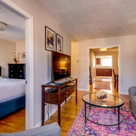 Spacious Apt In North End